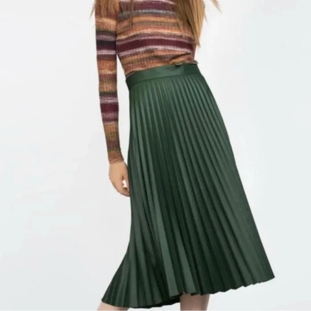 Zara Faux Leather Emerald Green Pleated Midi Skirt Size Small Festive Autumn - Picture 1 of 5